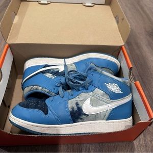Nike boys air Jordan mid shoes
